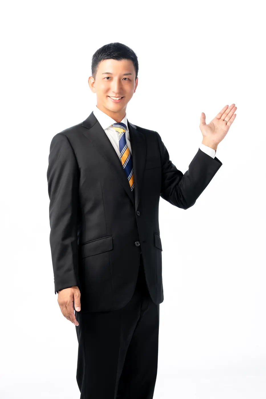 片手を上げて呼びかける阿部恭介